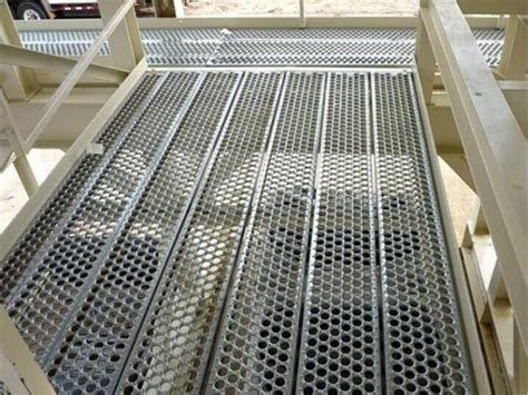 We have a fantastic range of metal walkways and walkway gratings. Slip Resistant Punching Plate Grating , Aluminum