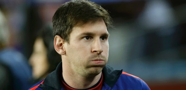 Recuperando-se de problema físico, Messi ficou no banco de reservas contra o PSG