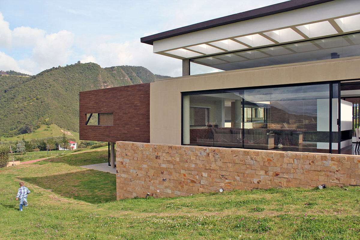 AR House with Panoramic Mountain Views in La Calera, Colombia