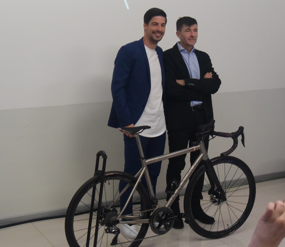 14 02 2020 Magenta Milano Da Gianni Bugno Una Bugia Tutta In Rosa A 30 Anni Dalla Vittoria Nel Giro 1990 Pedaletricolore It