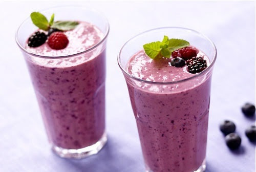 Chanh để cả vỏ sẽ cho hương vị thơm nồng, nguồn vitamin C dồi dào từ chanh kết hợp với các dưỡng chất phong phú từ nho sẽ cho bạn làn da đẹp đến ngỡ ngàng. Không chỉ làm chậm quá trình lão hóa, chanh còn giúp làm sáng da, kích thích tiêu hóa cho da luôn hồng hào tự nhiên.