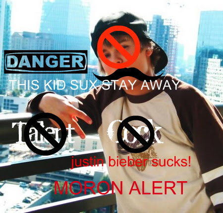 Justin Bieber Sucks on Justin Bieber Sucks