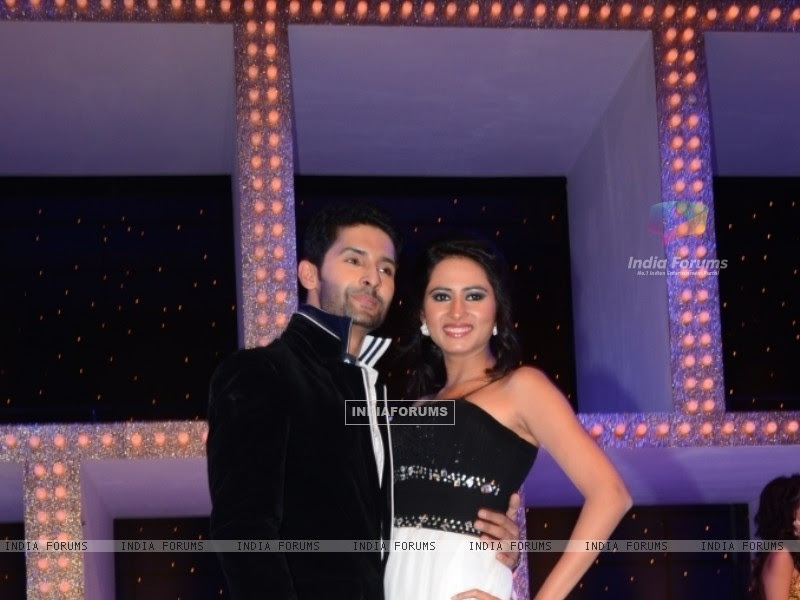 Ravi Dubey with Sargun Mehta at Nach Baliye 5 (249093) size:800x600