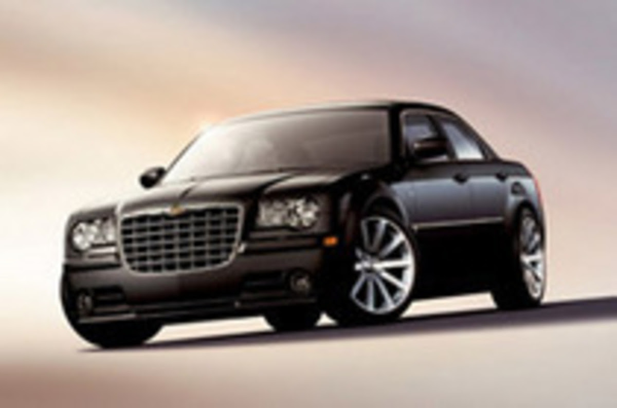 431psを発する6 1リッターv8 Hemi 搭載 クライスラー 300c Srt8 ニュース Webcg