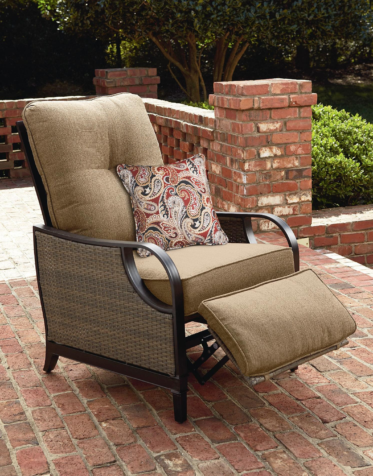 Lazboy Lazy Outdoor Furniture Charlotte Patio Recliner Brown Frame/tan Pillow Auctions  Buy 