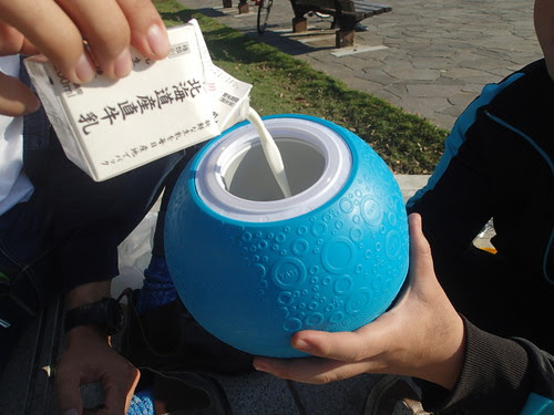 q芸人 たけだバーベキューが焼く ソフトシェルアイスクリームボール でアイス作り