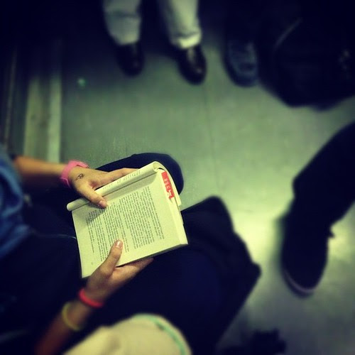 Cualquier sitio es bueno para leer #fomentandolalectura by rutroncal
