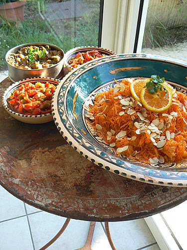 salades sur table ronde.jpg