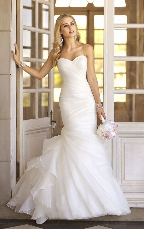 Visible boning wedding dress