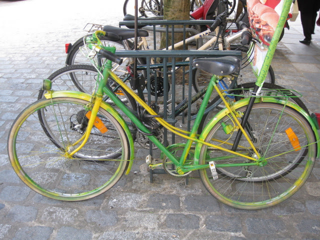 Des vÃ©los pour Sebarjo : rue Baudrairie Ã  Rennes le 27 juin 2009