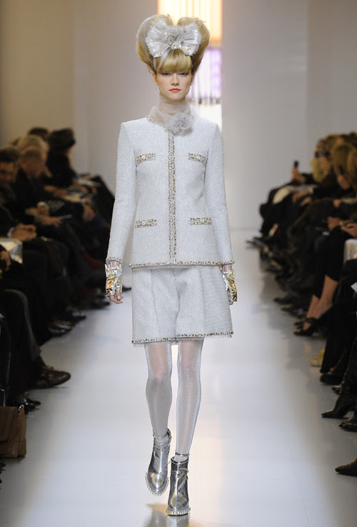 CHANEL Haute Couture Spring/Summer 2010 - Makeup and 