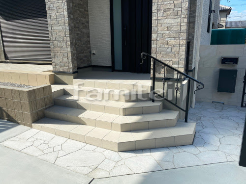 施工例 和泉市 新築シンプル クローズ外構 門柱 表札 表札灯ライト照明 郵便受け 宅配ボックス 玄関門扉 玄関アプローチ階段