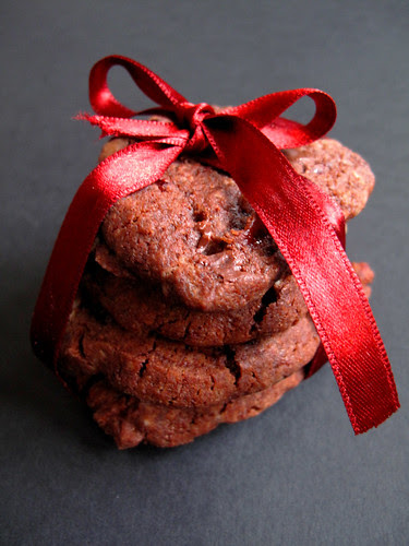 Biscotti cioccolato, fleur de sel e fragole secche