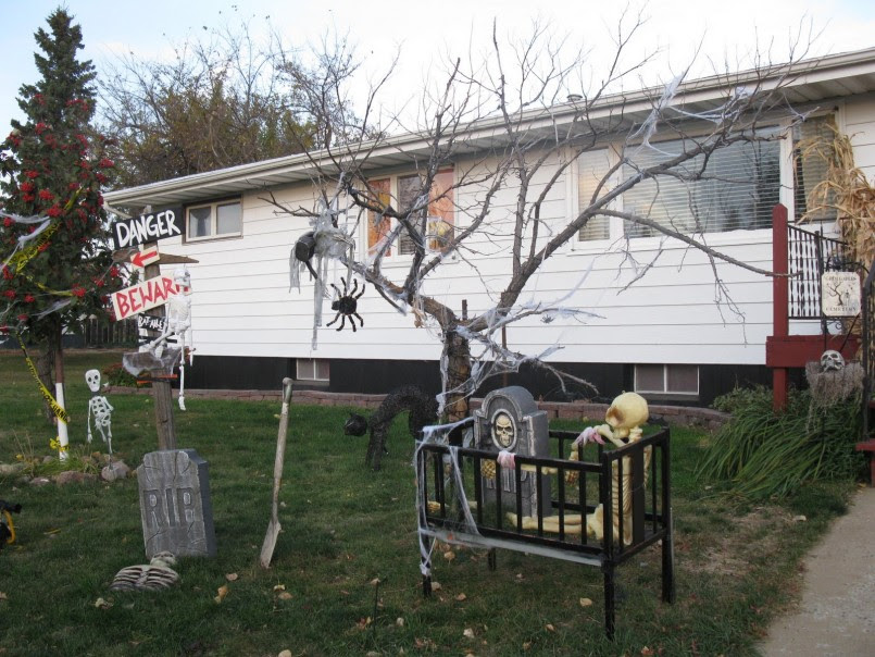 24 Indoor Outdoor Tree Halloween Decorations Ideas 24 Indoor Outdoor Tree Halloween Decorations Ideas