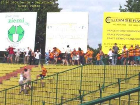 Feuding between polish hooligans escalated when, before the match, hools from cracovia stabbed a pogoń szczecin fan to death. Polish Hooligans Part 4 - YouTube