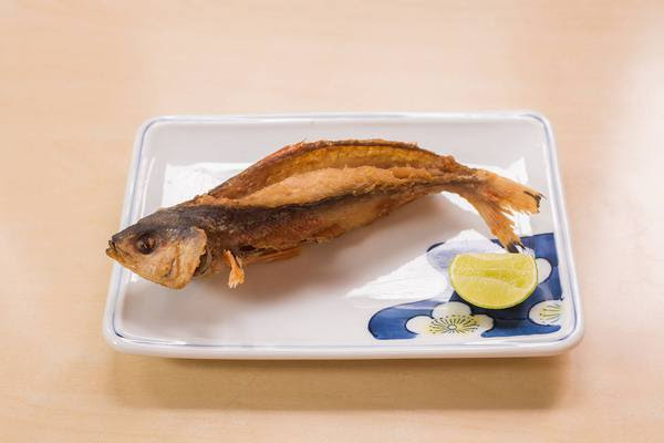 バンコクの沖縄料理 居酒屋 金城 グルクンの唐揚げ Gurukun Prefectual Fish