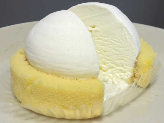 プレミアムチーズロールケーキアイス ローソン コンビニパンだ