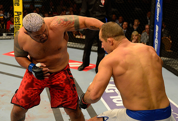LAS VEGAS, NV - MAY 25:   (L-R) Mark Hunt punches Junior dos Santos in their heavyweight bout during UFC 160 at the MGM Grand Garden Arena on May 25, 2013 in Las Vegas, Nevada.  (Photo by Donald Miralle/Zuffa LLC/Zuffa LLC via Getty Images)  *** Local Caption *** Junior dos Santos; Mark Hunt