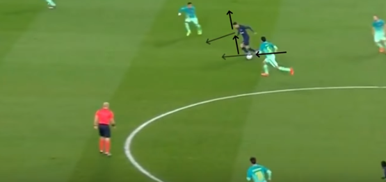 ディマリア ドリブルの技術 ボールを押し出しながら同じ振りの左シザーズから右へ サッカー技術 戦術動画データベース
