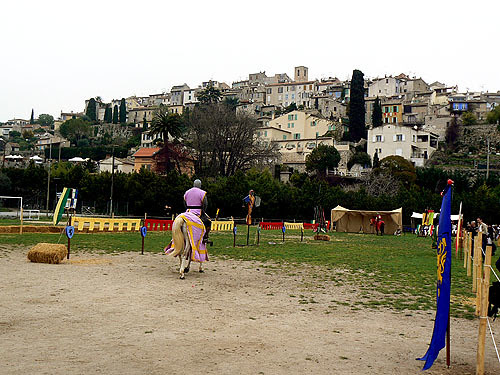 Biot  village et terrain de joutes.jpg