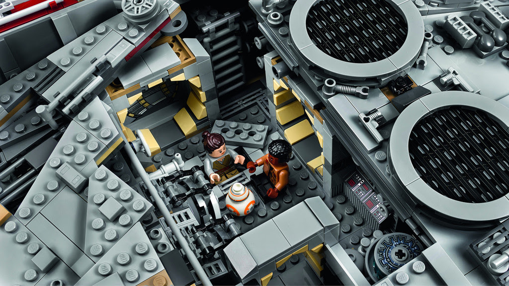 Millennium Falcon Lego 4