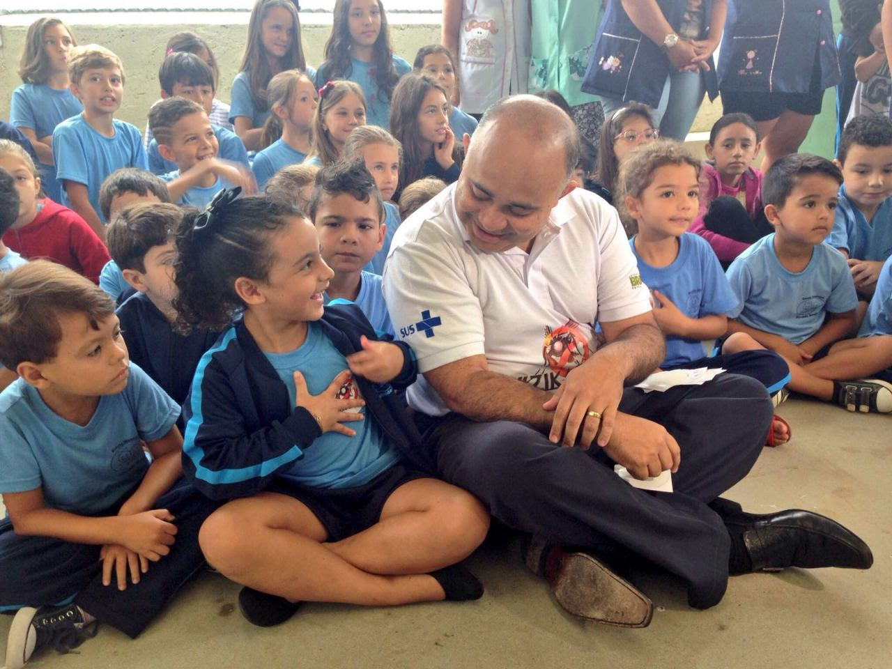 O ministro do Esporte, George Hilton, conversa com alunos do Colégio Estadual Homero Baptista de Barros, em Curitiba, sobre a importância do combate ao mosquito transmissor da dengue, do vírus zika e da chikungunya no ambiente da escola e nos domicílios