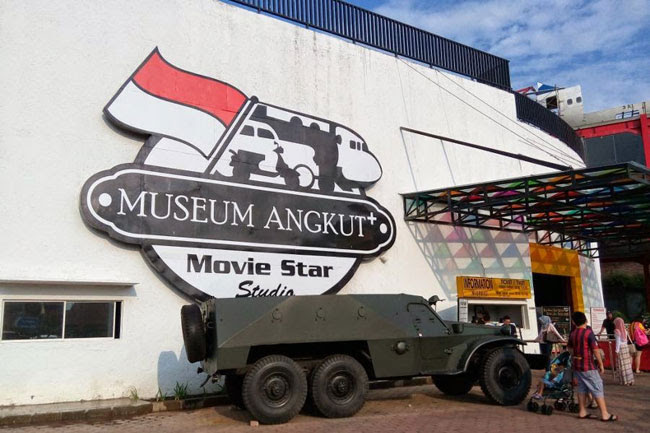 Museum Angkut Batu Malang Wisata Unik Pecinta Mobil Kuno