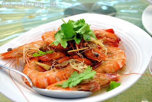 Steamed Prawns in Wine and Herbs