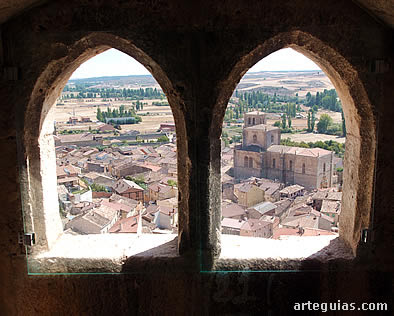 Vista de Peñaranda desde uno de los ventanales de la torre del homenaje del castillo