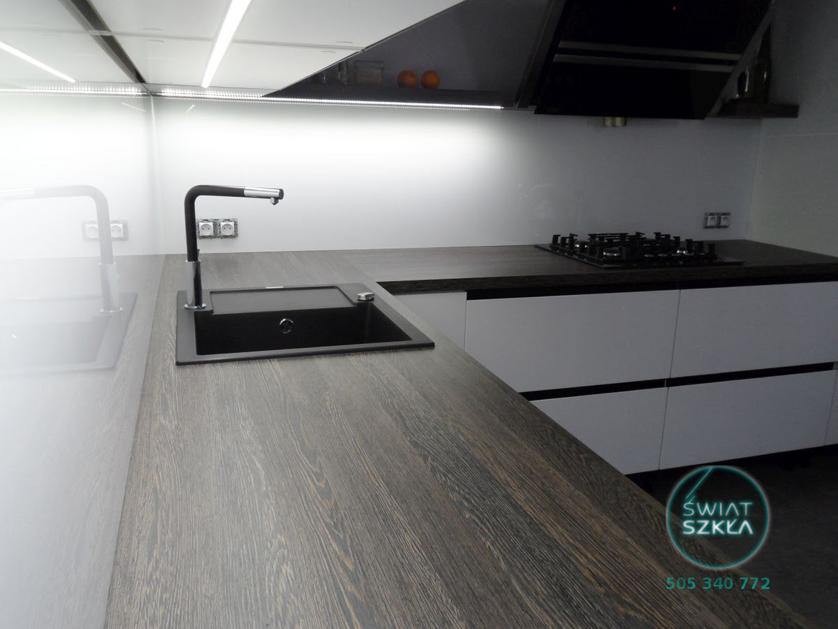 Szklany panel kuchenny