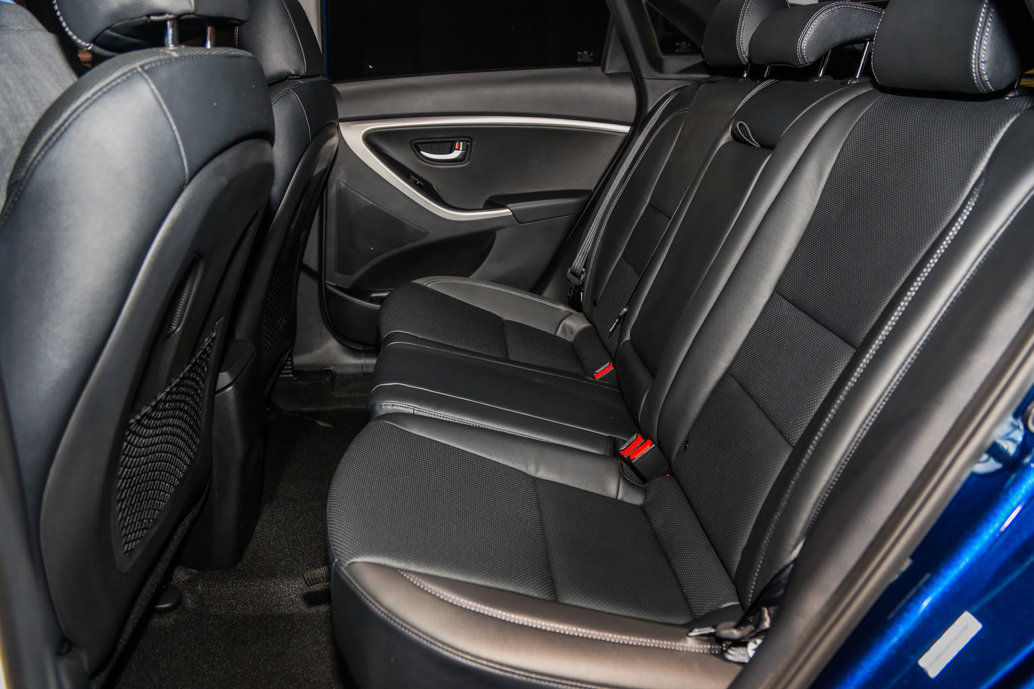 2016-Hyundai-Elantra-GT-rear-interior-seats