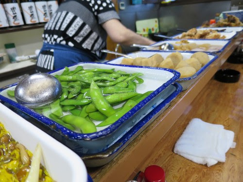 郷土料理 しまや で早生の毛豆みず油炒め茄子の紫蘇巻貝焼き味噌若生おにぎり 馳走に屋号に意匠あり