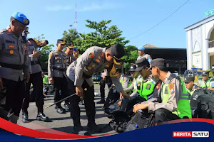 Jaga Netralitas, Kapolres Tuban Larang Anggota Masuk Area TPS - Beritasatu 