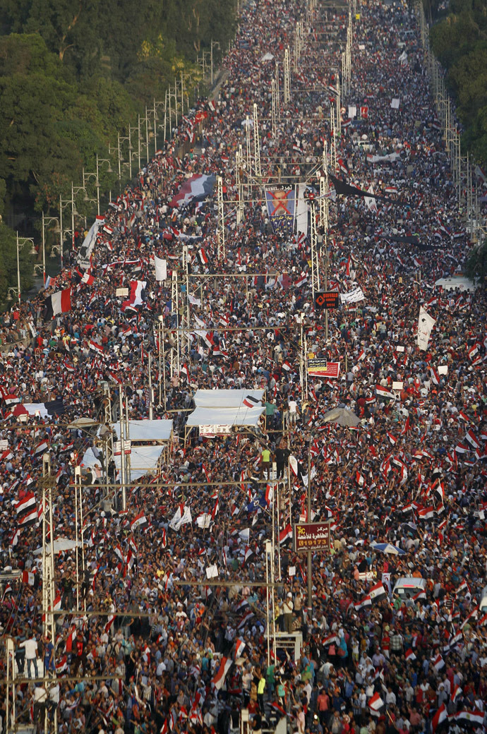 A general view of protesters opposing Egyptian President Mohamed Mursi waving Egyptian flags and shouting slogans against him and members of the Muslim Brotherhood, during a protest in front of El-Thadiya presidential palace in Cairo June 30, 2013. (Reuters)