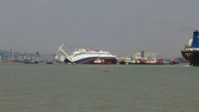 140 Penumpang Kapal Tenggelam di Surabaya Dievakuasi
