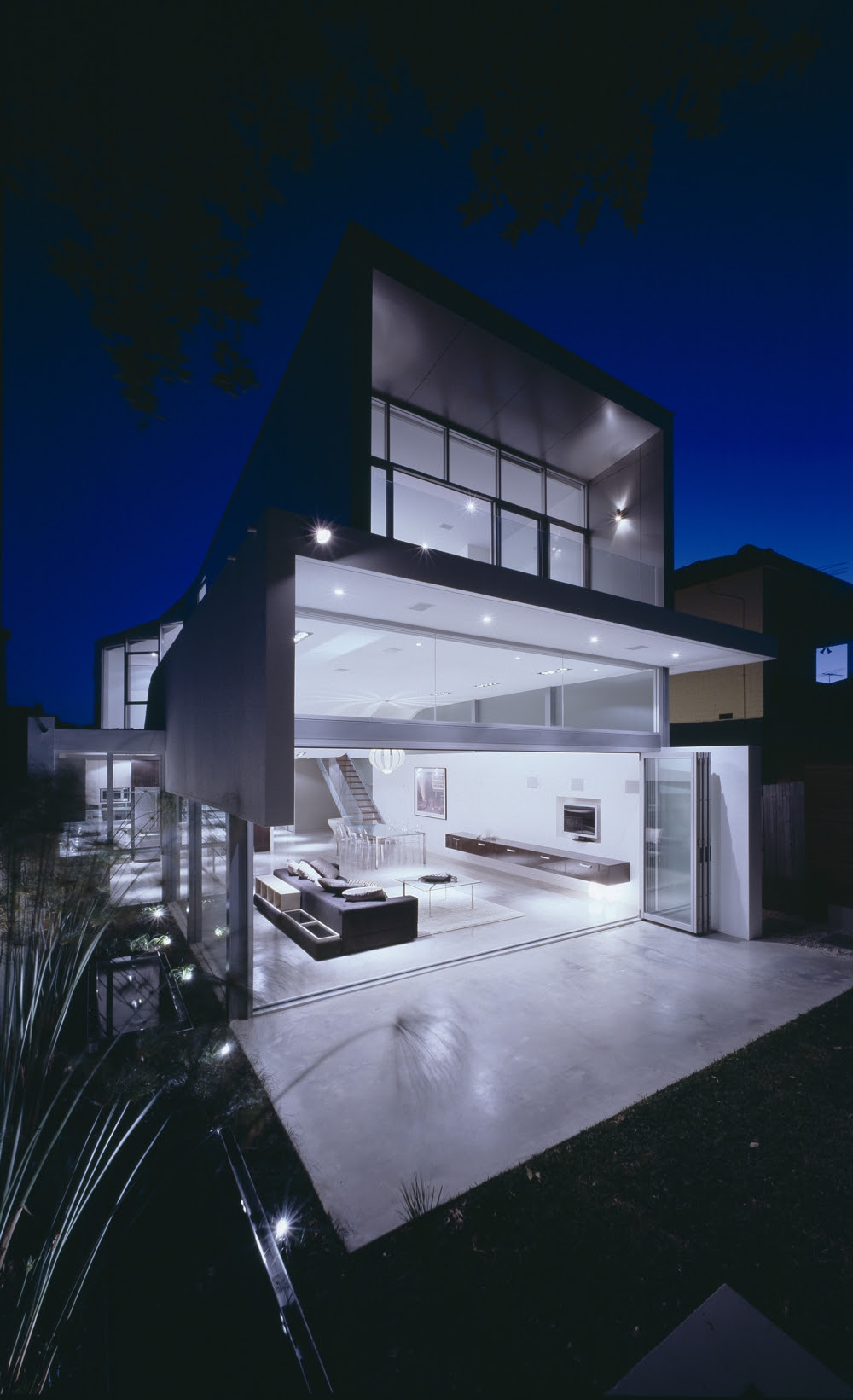 Modern Minimalist Beach House  Wave House by Tony Owen 