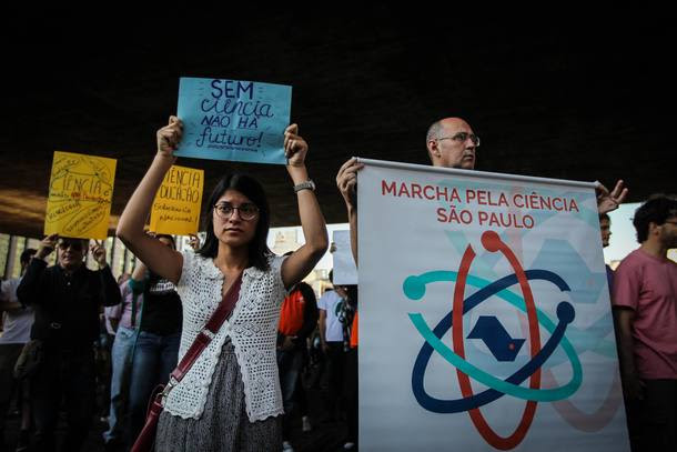 Resultado de imagem para Cortes na Ciência ameaçam o futuro do Brasil, dizem ganhadores do Nobel