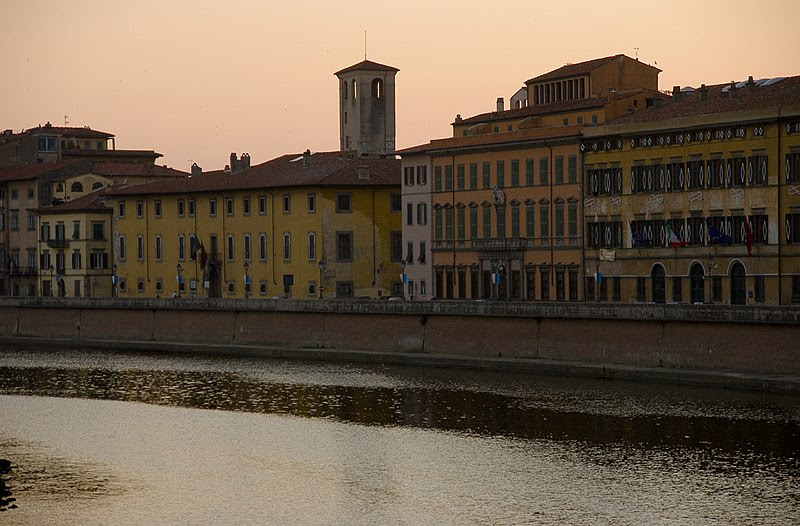 File:Pisa-lungarno02.jpg