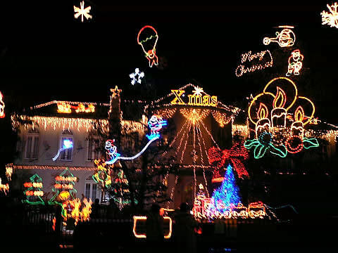 オートバックス社長宅のクリスマスイルミネーション あずスタ