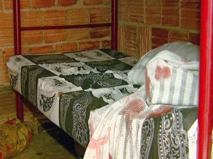 Rapaz de 17 anos foi baleado na cama onde dormia em Piracicaba (Foto: Cesar Fontenele/EPTV)