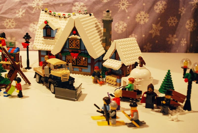Make Your Own LEGO Christmas Ornaments and Impress Your 