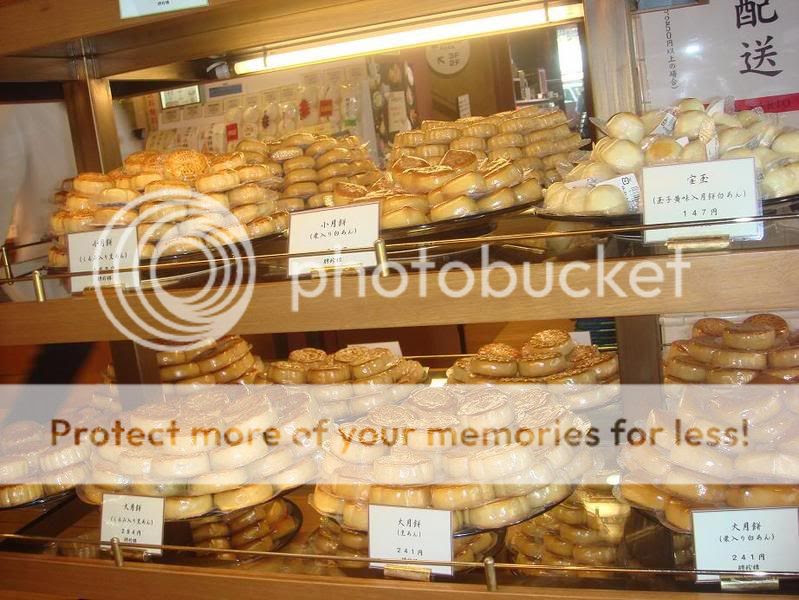 It's mooncake season! Yummm...