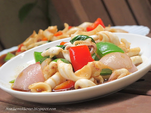 Stir fried black pepper squid