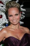Kristin Chenoweth shows cleavage at Four Christmases premiere in Hollywood - Hot Celebs Home