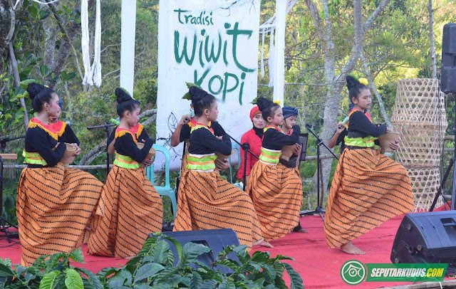 tradisi wiwit kopi pegunungan muria