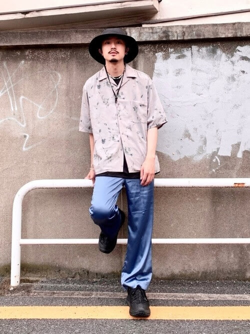 シャツ 花柄 メンズのコーデ 人気の花柄シャツを紹介