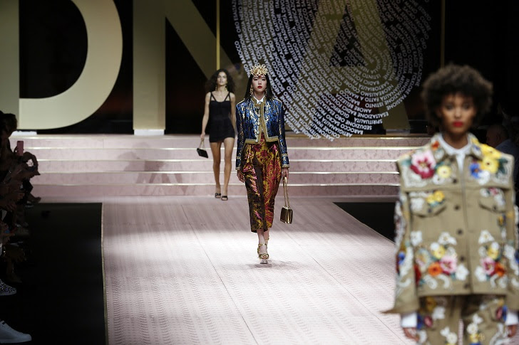 三吉彩花 海外コレクションで初ランウェイ ミラノコレクション Dolce Gabbana のファッションショーに参加 Webマガジン ジャラス