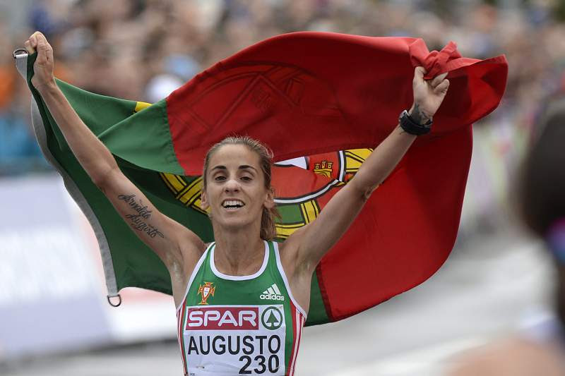 Resultado de imagem para Jéssica Augusto em 3.º lugar na Meia Maratona de Barcelona