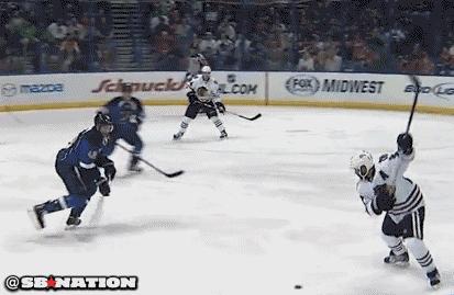 Blues vs. Blackhawks: Alexander Steen takes puck to the ...