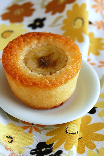 Toasted coconut and banana friands / Friands de coco tostado e banana